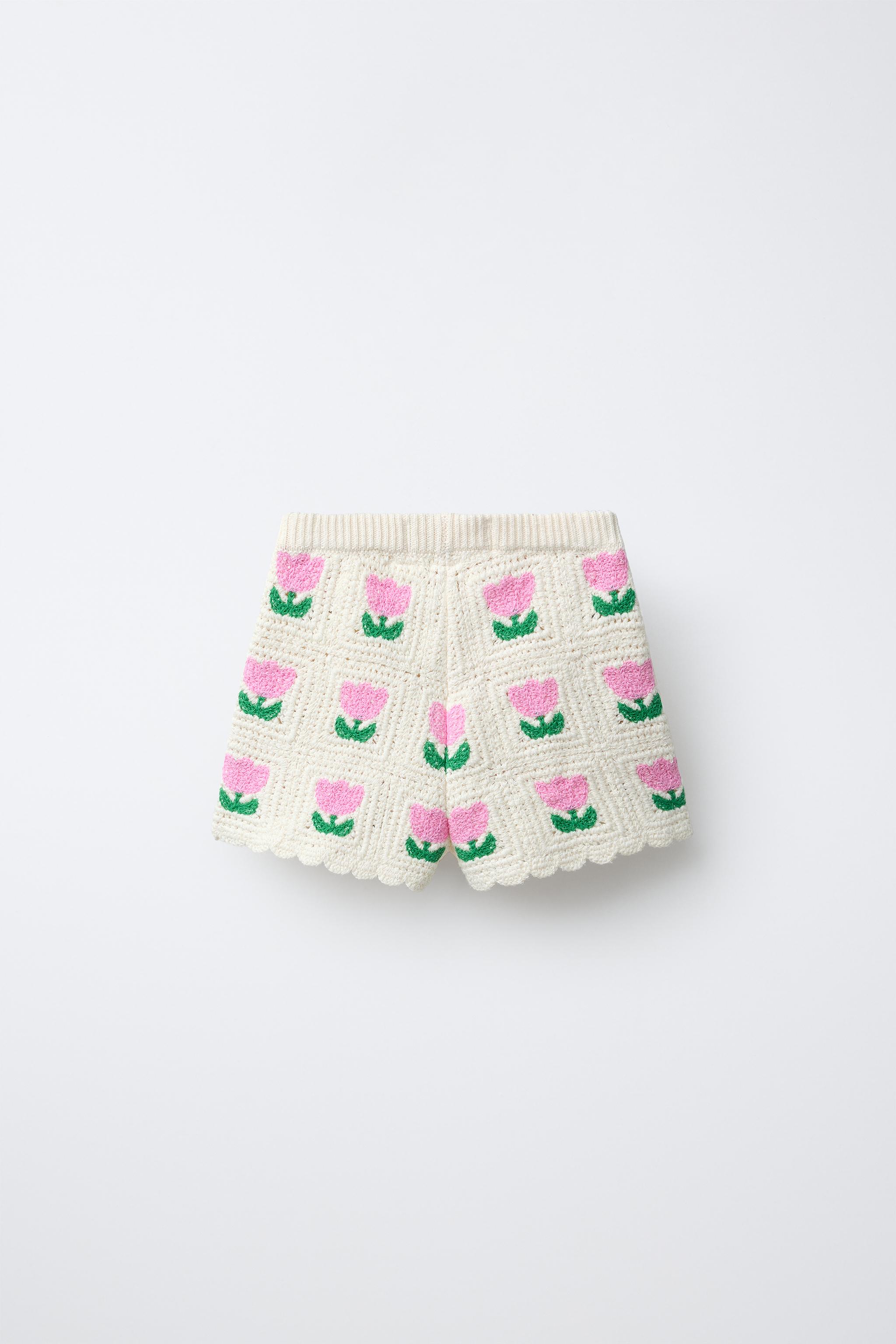CROCHET KNIT SHORTS WITH FLOWERS